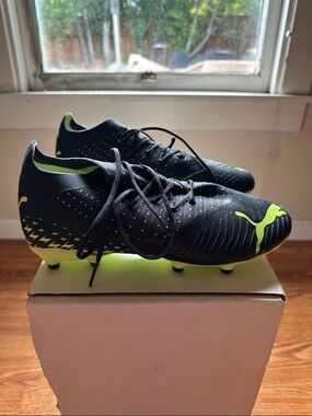 Puma Men’s Black and Neon Green Athletic Soccer Cleats